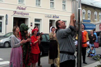 Podizanje barjaka na otvaranju 4. OGFB-a 2009. Podizanje barjaka na otvaranju 4. OGFB-a 2009.