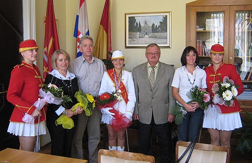 Antonela Francetić, Ljiljana Kaurić, Tone Radočaj, Ana Beganović, Nikola Magdić, Suzana Neralić i Dragana Puškarić Ana Beganović na prijemu kod gradonačelnika