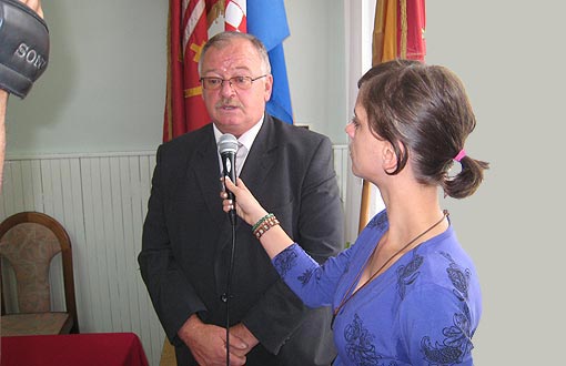 Gradonačelnik Nikola Magdić i televizijski izvjestitelj Ana Magdić Intervju Ane Magdić za županijsku televiziju 4 rijeke
