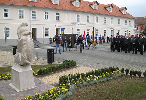 Kip Rimskog vojnika ispred Frankopanskog kaštela