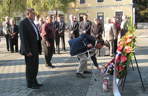 Gradonačelnik Magdić i predsjednik Gradskog vijeća Sabljak Grad Ogulin položio vijenac za Dan neovisnosti