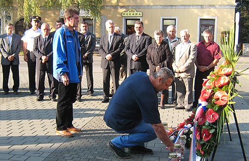 Gradonačelnik Magdić i predsjednik Gradskog vijeća Sabljak Grad Ogulin položio vijenac za Dan neovisnosti