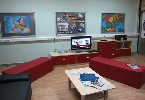 90 godina ogulinske gimnazije Detalj iz Multimedijalnog njemačkog kutka 90 godina ogulinske gimnazije