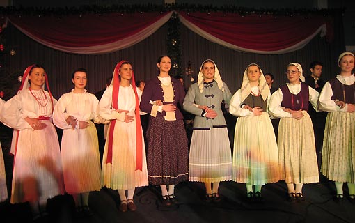 Božić bijeli začaran, radostan i svet - KUD Klek 2009