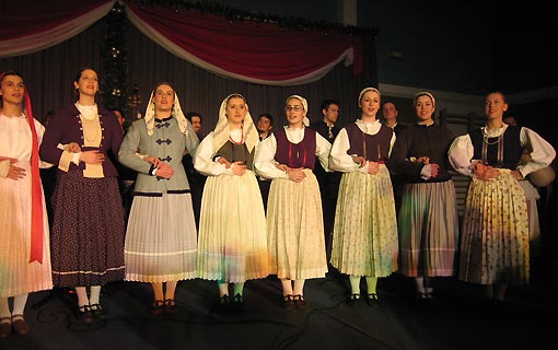 Božić bijeli začaran, radostan i svet - KUD Klek 2009