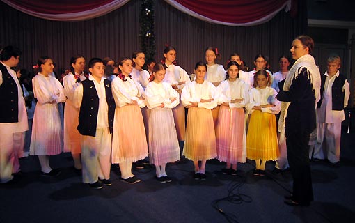 Božić bijeli začaran, radostan i svet - KUD Klek 2009