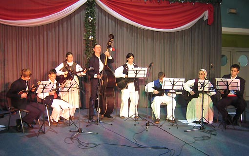 Božić bijeli začaran, radostan i svet - KUD Klek 2009