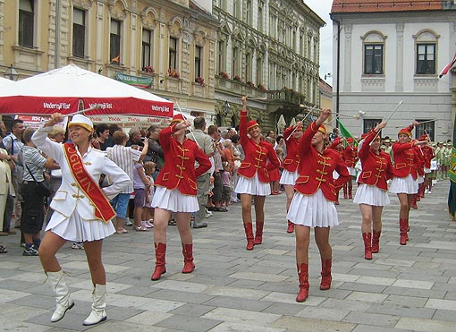 Ogulinske mažoretkinje u Varaždinu na Špancirfestu 2009