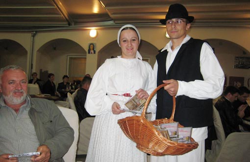 CD na poklon nazočnim gostima Promocija novog CD-a u atriju hotela Frankopan