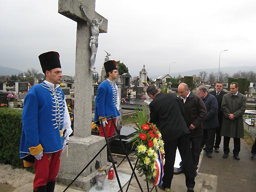 Polaganje vijenaca i paljene svijeća u povodu blagdana Svih Svetih i Dušnog Dana Polaganje vijenaca i paljene svijeća u povodu blagdana Svih Svetih i Dušnog Dana