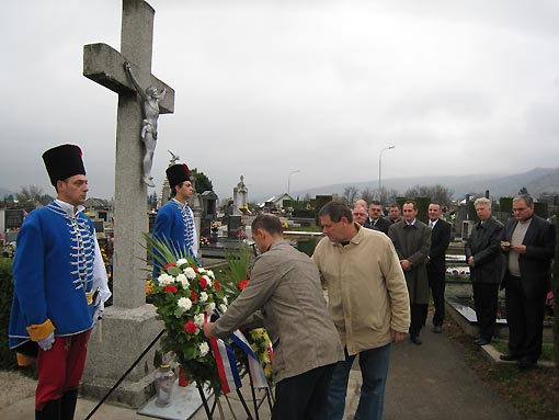 Polaganje vijenaca i paljene svijeća u povodu blagdana Svih Svetih i Dušnog Dana Polaganje vijenaca i paljene svijeća u povodu blagdana Svih Svetih i Dušnog Dana