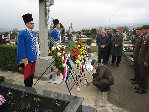 Polaganje vijenaca i paljene svijeća u povodu blagdana Svih Svetih i Dušnog Dana Polaganje vijenaca i paljene svijeća u povodu blagdana Svih Svetih i Dušnog Dana