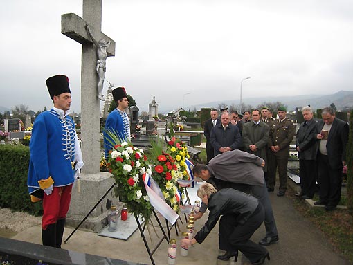 Polaganje vijenaca i paljene svijeća u povodu blagdana Svih Svetih i Dušnog Dana Polaganje vijenaca i paljene svijeća u povodu blagdana Svih Svetih i Dušnog Dana