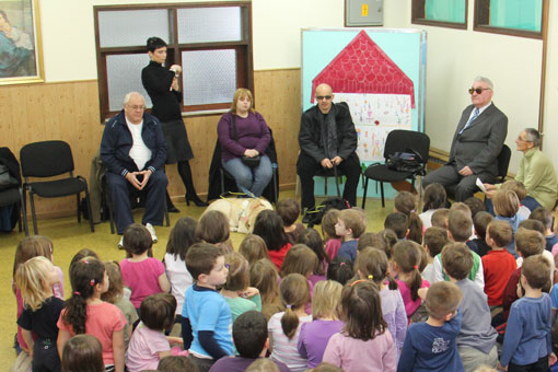 Zola, pas vodič slijepih, odlazi u mirovinu