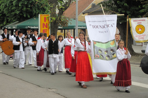 Kud „Tounjčica“   na Vinkovačkim jesenima