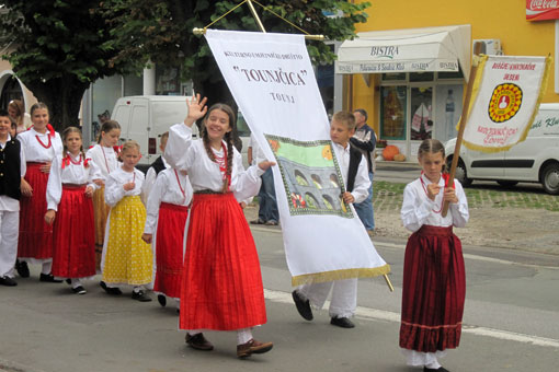 Kud „Tounjčica“    na Vinkovačkim jesenima