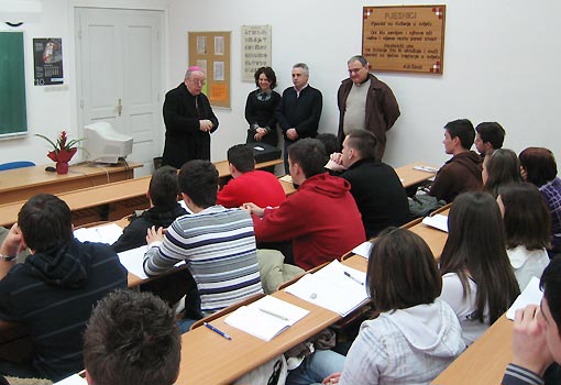 Biskup mons. dr. Mile Bogović posjetio je Obrtničku i tehničku školu Ogulin Biskup mons. dr. Mile Bogović posjetio je Obrtničku i tehničku školu Ogulin