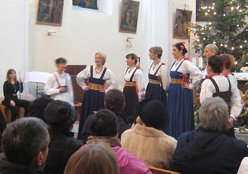 Ženska klapa Cesarice u Ogulinu održala božićni koncert Ženska klapa Cesarice u Ogulinu održala božićni koncert