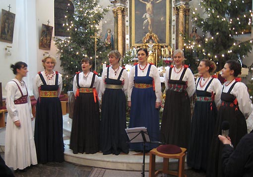 Ženska klapa Cesarice u Ogulinu održala božićni koncert Ženska klapa Cesarice u Ogulinu održala božićni koncert
