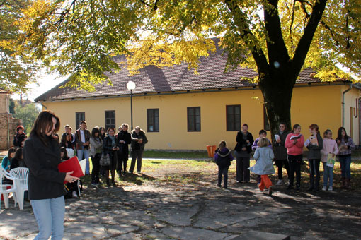 Čitali smo pod  krošnjama