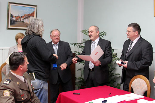 Gradonačelnik Magdić primio jubilarne darivatelje  krvi za 50 i 75 darivanja