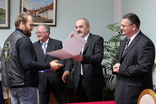 Gradonačelnik Magdić primio jubilarne darivatelje  krvi za 50 i 75 darivanja