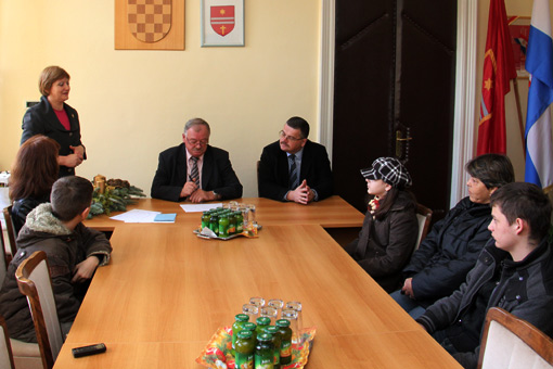 Gradonačelnik Magdić uručio božićni dar djeci 