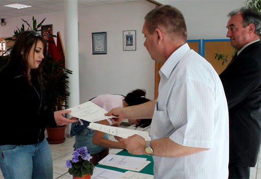 Ogulinski budući studenti dobili svjedodžbe i potvrde o položenim ispitima državne mature Ogulinski budući studenti dobili svjedodžbe i potvrde o položenim ispitima državne mature