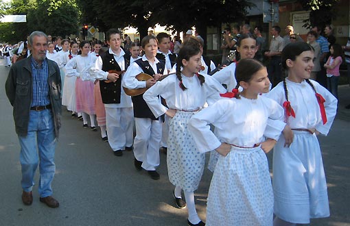 Revijalni nastup KUD-ova učesnika Smotre - nedjelja, 6. lipnja 2010. Revijalni nastup KUD-ova učesnika Smotre - nedjelja, 6. lipnja 2010.
