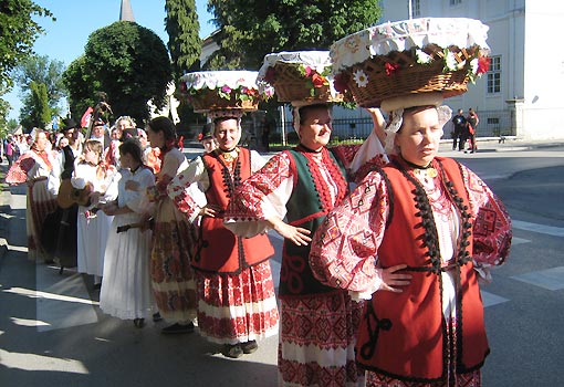 Revijalni nastup KUD-ova učesnika Smotre - nedjelja, 6. lipnja 2010. Revijalni nastup KUD-ova učesnika Smotre - nedjelja, 6. lipnja 2010.