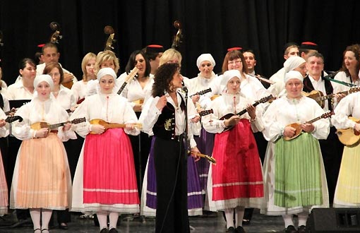 "Oguline da ti nima Kleka, čula bi se pisma iz daleka".... "Oguline da ti nima Kleka, čula bi se pisma iz daleka"....