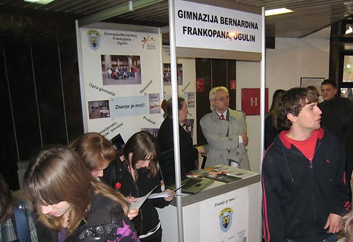 Srednje ogulinske škole predstavile se na županijskom Sajmu poslova Srednje ogulinske škole predstavile se na županijskom Sajmu poslova