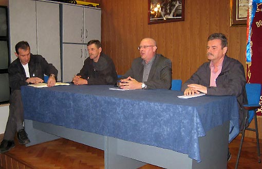 Na Izbornoj skupštini Kuglačkog kluba "Policajac" Ogulin došlo je do zamijene mjesta predsjednika i tajnika Na Izbornoj skupštini Kuglačkog kluba "Policajac" Ogulin došlo je do zamijene mjesta predsjednika i tajnika