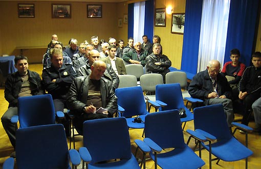 Na Izbornoj skupštini Kuglačkog kluba "Policajac" Ogulin došlo je do zamijene mjesta predsjednika i tajnika Na Izbornoj skupštini Kuglačkog kluba "Policajac" Ogulin došlo je do zamijene mjesta predsjednika i tajnika