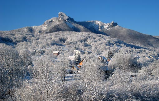 Pogled na Klek s Molinarijevog mosta Planinarska Nova na Kleku