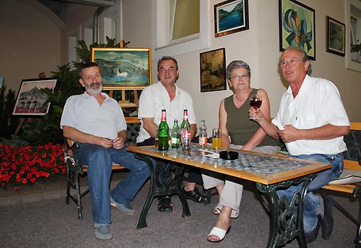 U atriju Hotela Frankopan otvorena je izložba umjetničkih radova Likovnog društva "Frankopan" U atriju Hotela Frankopan otvorena je izložba umjetničkih radova Likovnog društva "Frankopan"
