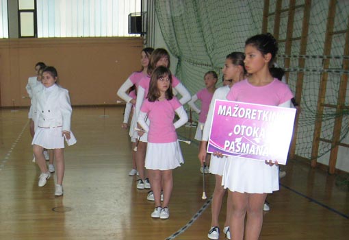 4.
regionalno prvenstvo zapadne i južne Hrvatske u mažoret plesu 4.
regionalno prvenstvo zapadne i južne Hrvatske u mažoret plesu