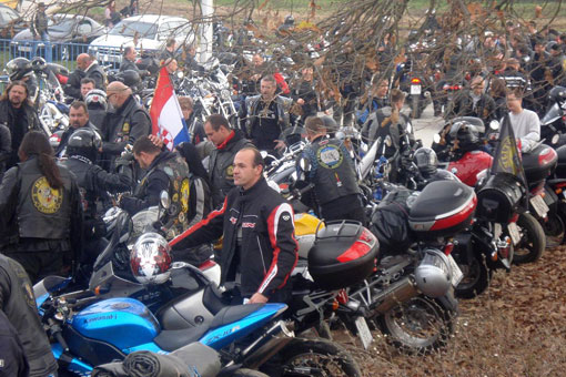 Ogulinski motoristi sudjelovali u odavanju počasti žrtvama   Domovinskog rata