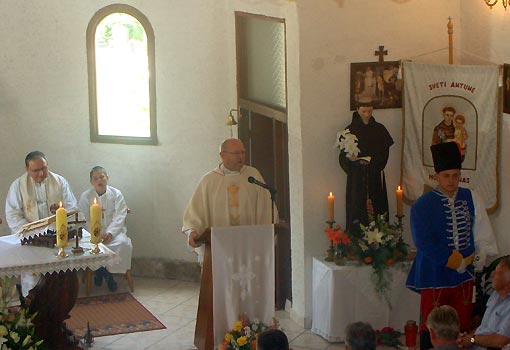 10. obljetnica posvete prve novosagrađene crkve u Gospićko-senjskoj biskupiji 10. obljetnica posvete prve novosagrađene crkve u Gospićko-senjskoj biskupiji