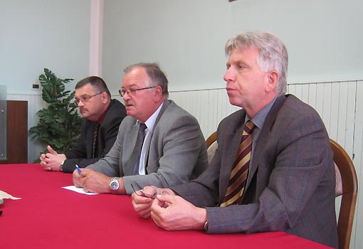 Prijem uspješnih ogulinskih sportaša kod
gradonačelnika Nikole Magdića Prijem uspješnih ogulinskih sportaša kod gradonačelnika Nikole
Magdića