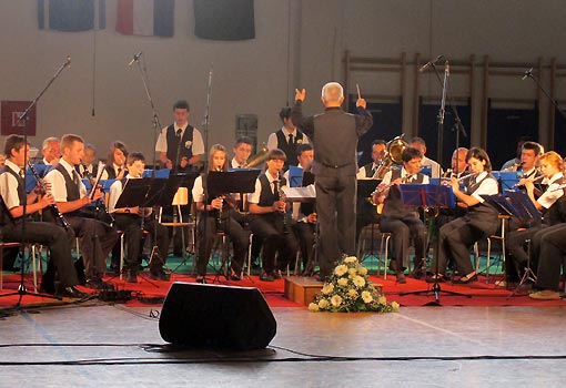 Ogulinske mažoretkinje  bile su posebne gošće kod DVD-a u Vrbovskom 