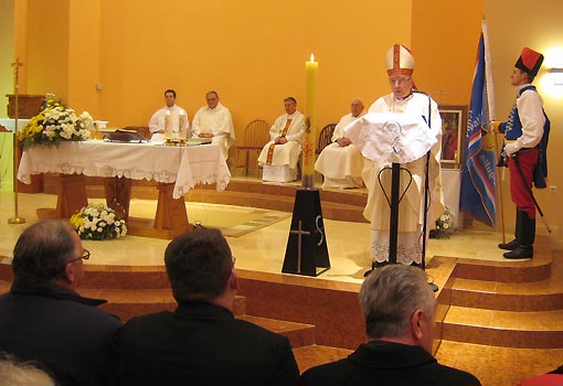 Župljani Župe Sv. Križa bili na svetoj misi u novoj crkvi Bl.
Alojzija Stepinca Župljani Župe Sv. Križa bili na svetoj misi u
novoj crkvi Bl. Alojzija Stepinca