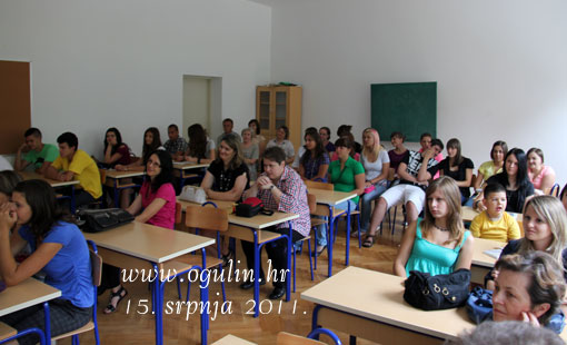 Dobili  svjedodžbe i potvrde o položenim ispitima državne mature