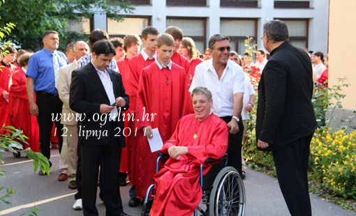 Slavlje sv. Krizme za 91  krizmanika župe Sv. Križa, Ogulin