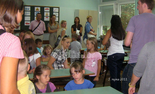 U osnovnim i srednjim školama započela nastava