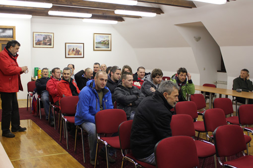 Grupa  
Ogulinaca velikih zaljubljenika u snijeg i skijanje osnovali su Skijaški
  klub Ogulin