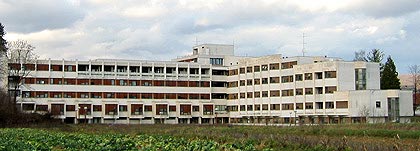 Opća bolnica Ogulin - pogled s juga Opća bolnica Ogulin - pogled s juga