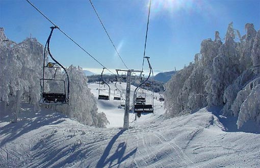 Žičara na skijalištu Bjelolasica Žičara na skijalištu Bjelolasica