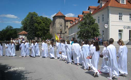 Blagdan Tijelova svečano proslavljen i u našoj župi, župi Sv. Križa Ogulin