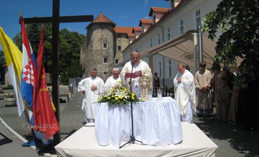 Blagdan Tijelova svečano proslavljen i u našoj župi, župi Sv. Križa Ogulin